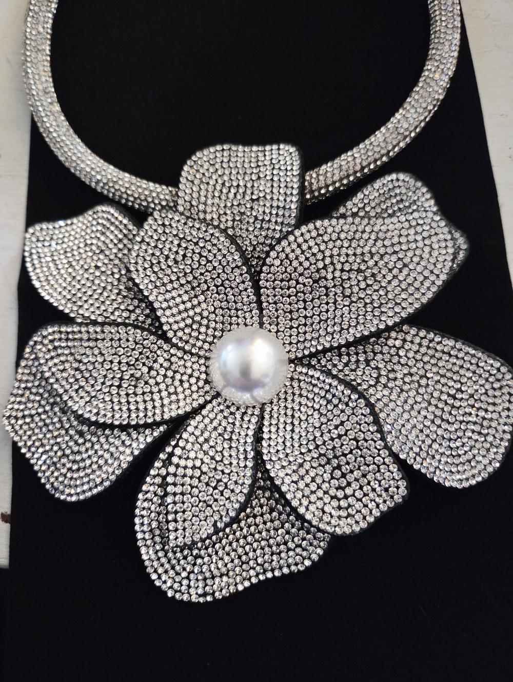 NWT Natasha Oversized Crystal Flower Statement Necklace Silver